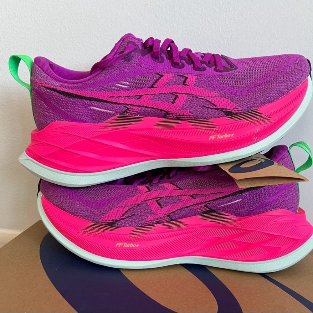 Asics Superblast 2 - super running shoes size 8.5 women, magenta/pink glow